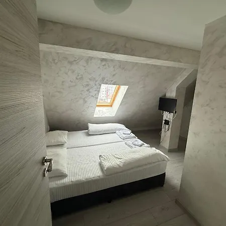 - мезонет с три спални Apartmán *